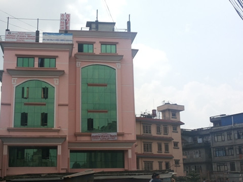 प्रदेश १ का म्यानपावरमा विभागको छापा, कार्यालय थुनेर एजेन्टको भागाभाग 