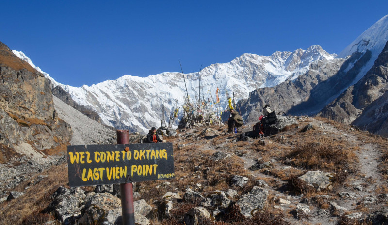 पर्यटक पर्खिरहेकाे कञ्चनजंघा 
