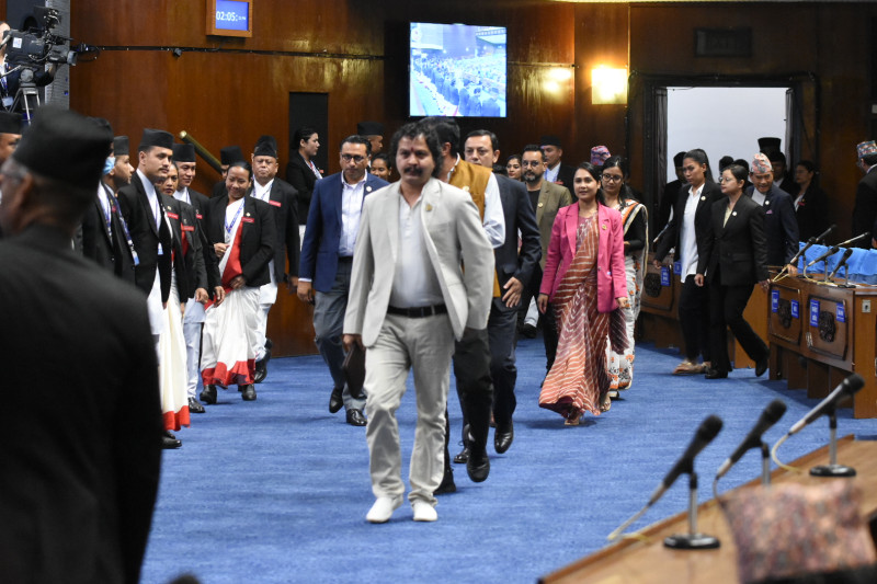 प्रधानमन्त्रीले सम्बोधन गर्ने संसद बैठकमा पनि रास्वपाको अवरोध (तस्वीरहरू)