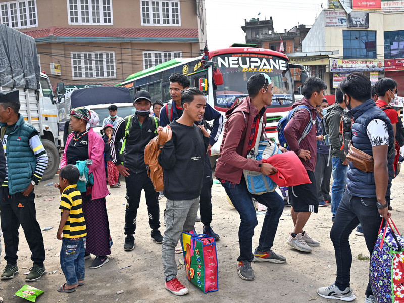 काठमाडौंबाट भोट हाल्न गाउँ फर्किँदै मतदाता, जनप्रतिनिधिले विकास गर्ने आशा