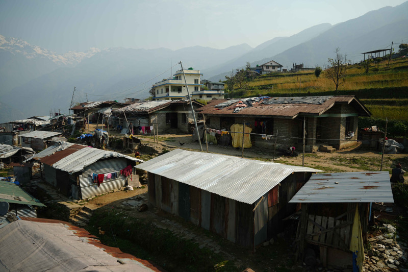 भूकम्प गएको ११ वर्ष पुग्यो, तर अझै पाउन सकेनन् दलितले व्यवस्थित घर (तस्वीरहरू)