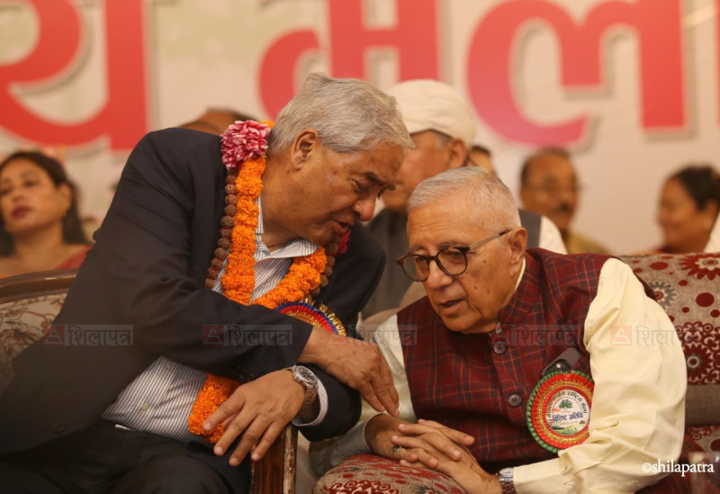 १० महिनापछि कांग्रेसीसँग एउटै मञ्चमा देउवा [तस्वीरहरू]