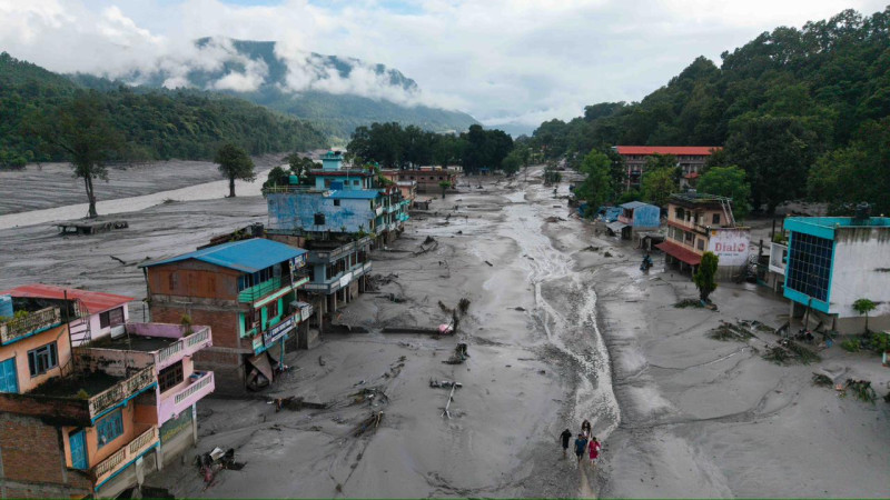 भोटेकोशी बाढी : ३ सय ५९ जनाको शव फेला, हेलिकोप्टरमार्फत ७ सय ९६ जनाको उद्धार