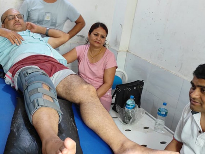 मोटरसाइकल दुर्घटनामा परी धनगढीका मतदान अधिकृत घाइते, उपचारका लागि काठमाडौं ल्याइयो