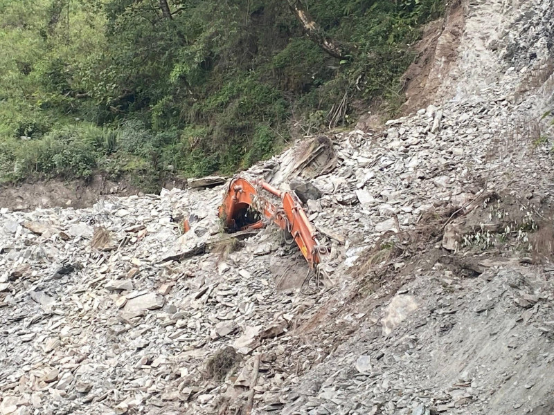 म्याग्दीमा पहिरोले डोजर पुर्दा चालकको मृत्यु