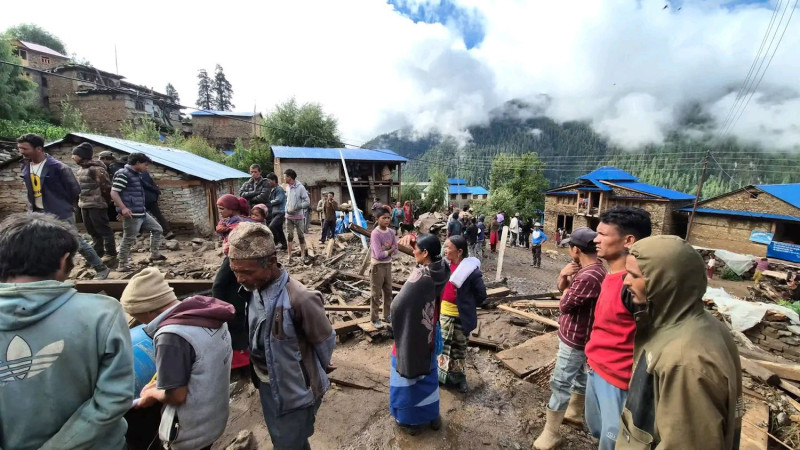 डोल्पाको जगदुल्लामा हिलोसहितको बाढी : एक महिलाको मृत्यु, ६ जना घाइते (तस्वीरहरू)
