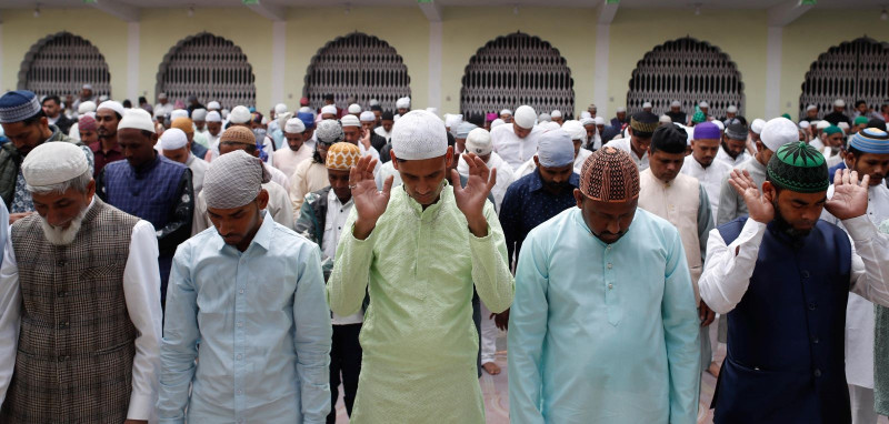 इस्लाम धर्मावलम्बीमा ईद उल फित्रको रौनक (तस्वीरहरू)