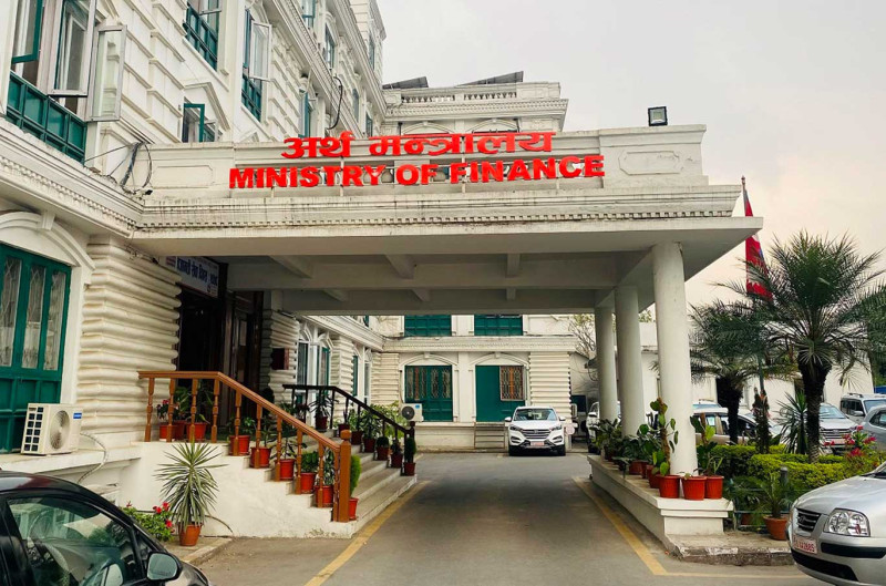 वैदेशिक विकास सहायता घट्दो, बढ्दै छ प्रणालीबाहिरको खर्च