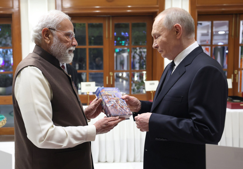 पुटिनलाई मोदीले दिए ‘गीता’ उपहार 