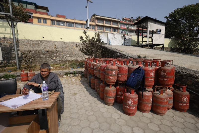 उपभोक्ता ठग्ने विक्रेता र ग्यास उद्योगीलाई कारबाही गर्न महासंघको माग