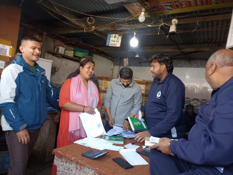 कृषिमन्त्री चौधरीले गरिन् कालीमाटी बजारको अनुगमन