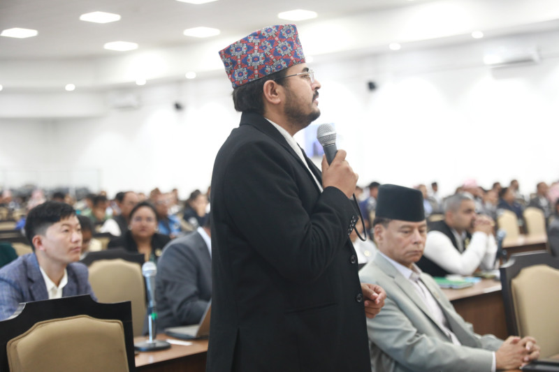 ज्ञानेन्द्र शाहीको माग– सडकमा खाल्डो भेटिए राज्यलाई पनि जरिवाना तिराउने कानुन चाहियो