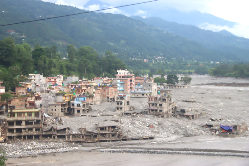 बाढीले रसुवामा ४१ किलोमिटर सडक र ८ जलविद्युत् आयोजनामा पूर्ण क्षति