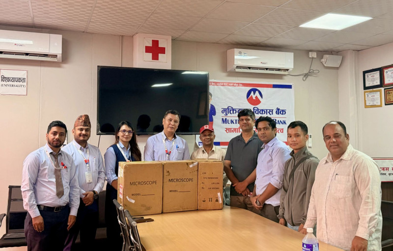 मुक्तिनाथ विकास बैंकले प्रदान गर्‍यो नेपाल रेडक्रस सोसाइटीलाई तीनवटा वायोलोजिकल माइक्रोस्कोप