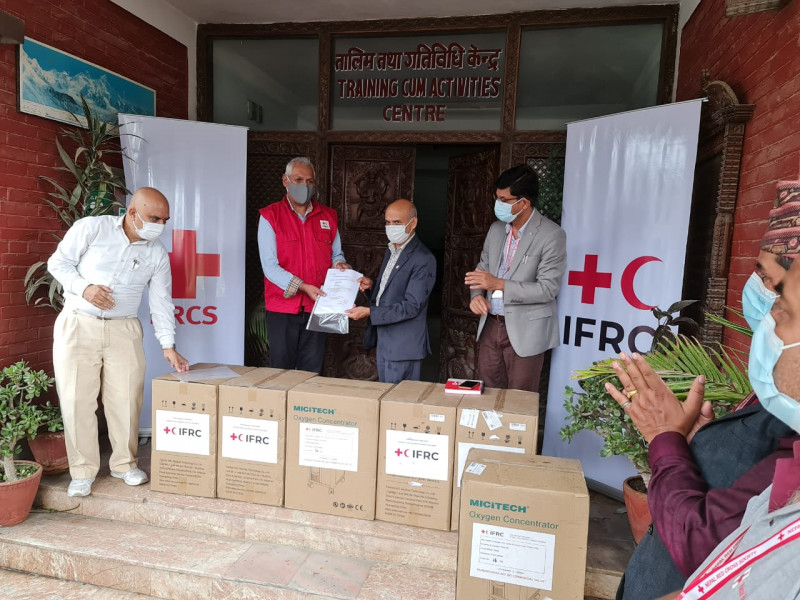 आईएफआरसीद्वारा नेपाल रेडक्रसलाई एक सय थान अक्सिजन कन्सन्ट्रेटर सहयोग