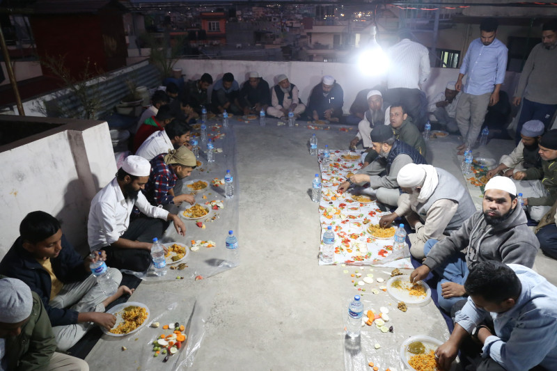 मुस्लिम समुदायको इफ्तार भोज (तस्वीरहरू) 