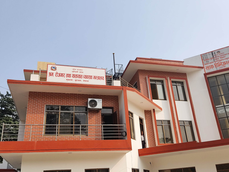 फोन गर्दै लाइसेन्स लिन बोलाउँछ यातायात कार्यालय बुटवल
