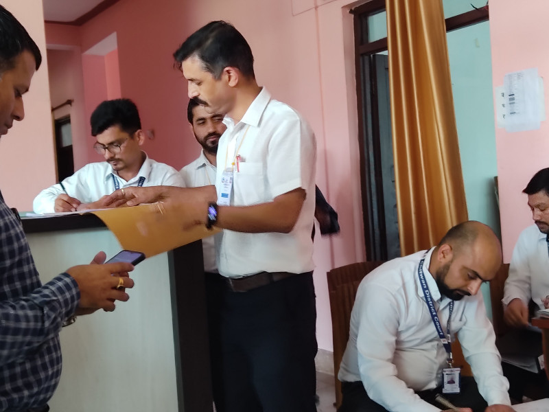 भरतपुर महानगरको प्रमुखमा पहिलो दिन ११ जनाको उम्मेदवारी 