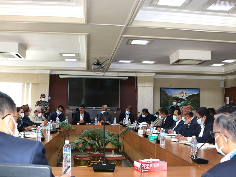 मासिक कार्ययोजना तत्काल बुझाउन कर्मचारीलाई अर्थमन्त्री शर्माको निर्देशन