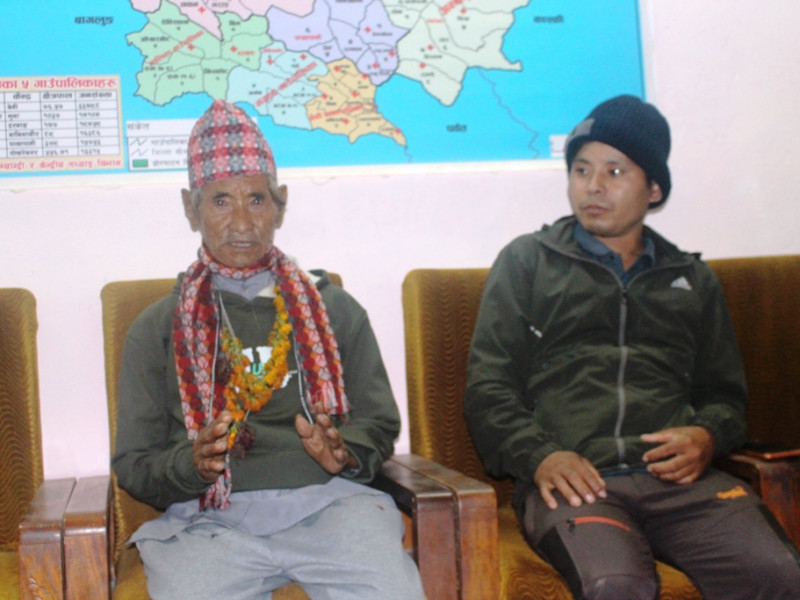 हराएकाे ५२ वर्षपछि भेटिए गंगाबहादुर, ६० वटा प्रश्नकाे सही जवाफ दिएपछि भएकाे थियाे पहिचान