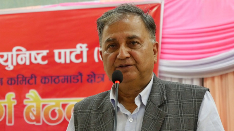 ईश्वर पाेखरेलकाे प्रश्न : केपी ओलीलाई प्रधानमन्त्री बनाउने कि शेरबहादुर देउवालाई ?