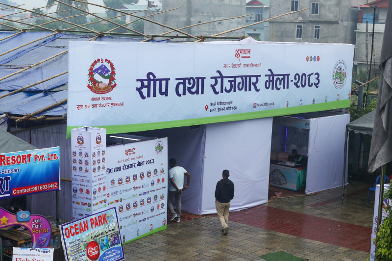इटहरीको सीप तथा रोजगार मेलामा ७३७ जनाले पाए रोजगारी