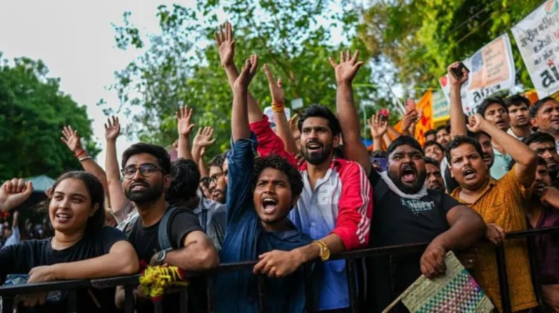 दिल्ली विश्वविद्यालयपछि जेएनयूको चेतावनी– विद्यार्थीहरू जन्तरमन्तर गए कारबाही गरिनेछ