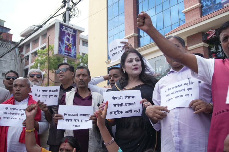 स्वायत्तता कार्यान्वयनको माग गर्दै जनमत पार्टी प्रदर्शनमा (तस्वीरहरू)
