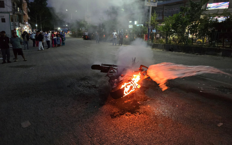 दाङमा दुई मोटरसाइकल ठोक्किँदा एक जनाको मृत्यु, दुई घाइते
