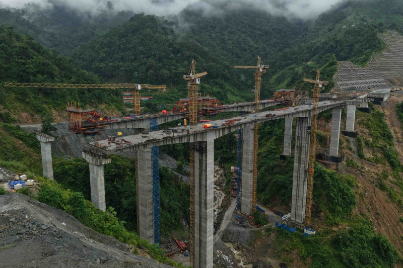 'फास्ट ट्रयाक’निर्माणका क्रममा टुचन मेसिन खस्दा एकको मृत्यु, एक घाइते