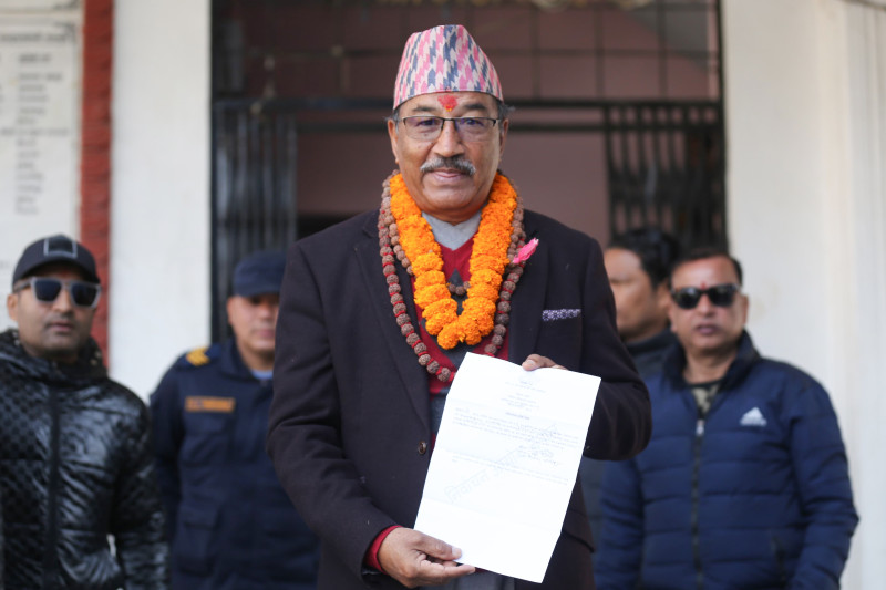 काठमाडौं– ५ मा कमल थापाले गराए उम्मेदवारी दर्ता