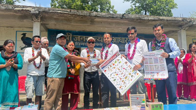 कामना सेवा विकास बैंकद्वारा श्री जनकल्याण आधारभूत विद्यालयलाई स्टेसनरी तथा शैक्षिक सामग्री प्रदान