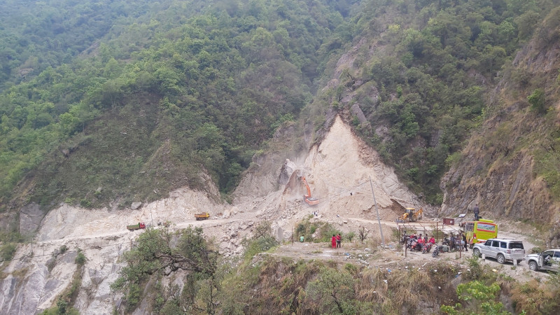 लगातार वर्षापछि कान्ति लोकपथ बन्द, बुधबार बिहानसम्म आवागमन रोक