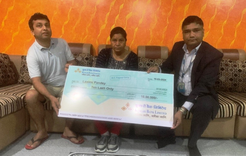 कुमारी बैंकद्वारा १० लाख रुपैयाँको बीमा रकम भुक्तानी