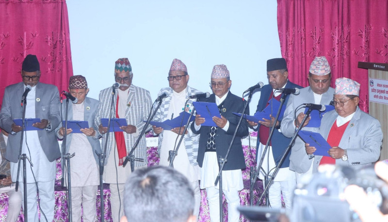 काेशीका नवनियुक्त १० मन्त्रीले लिए पद तथा गाेपनीयताकाे शपथ