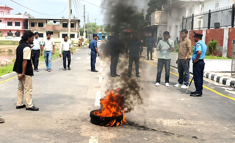 कमला पुल निर्माणको विषय साँचो नदेखिएको भन्दै प्रदेश सरकारविरुद्ध प्रदर्शन