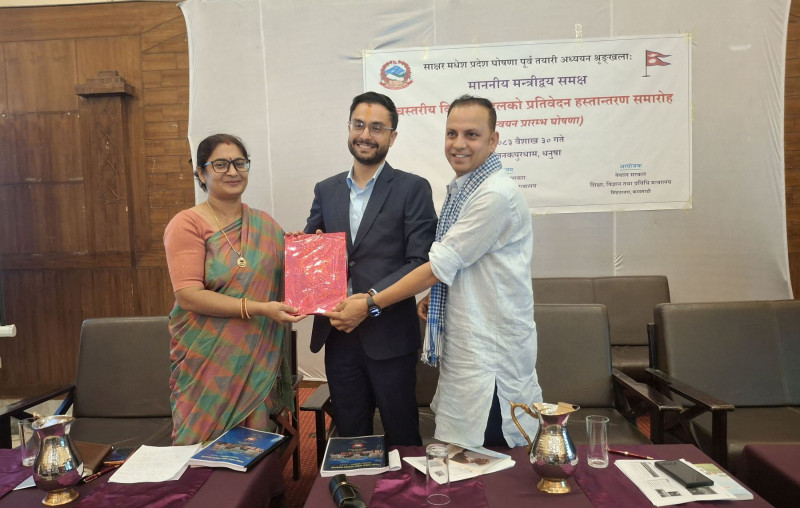मधेशलाई साक्षर घोषणा गर्न तयार पारिएको प्रतिवेदन संघ र प्रदेश सरकारलाई हस्तान्तरण