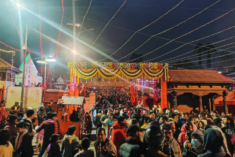 पशुपतिनाथमा दर्शनार्थीसहित साधुसन्तहरूको चहलपहल