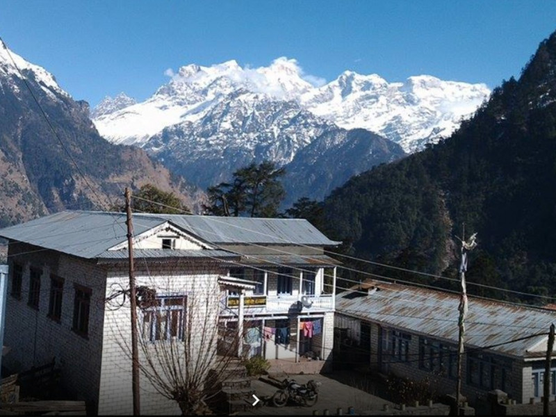 करारका एक चिकित्सकका भरमा मनाङ अस्पताल