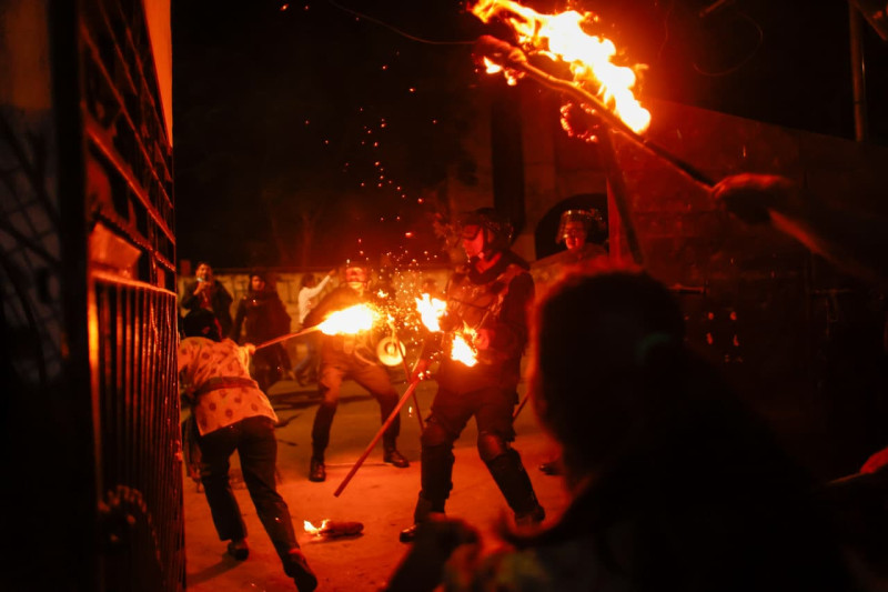 प्रधानमन्त्री शाहविरुद्ध काठमाडाैंमा मसाल जुलुस, प्रहरीले हान्यो लाठी [तस्वीरहरू]