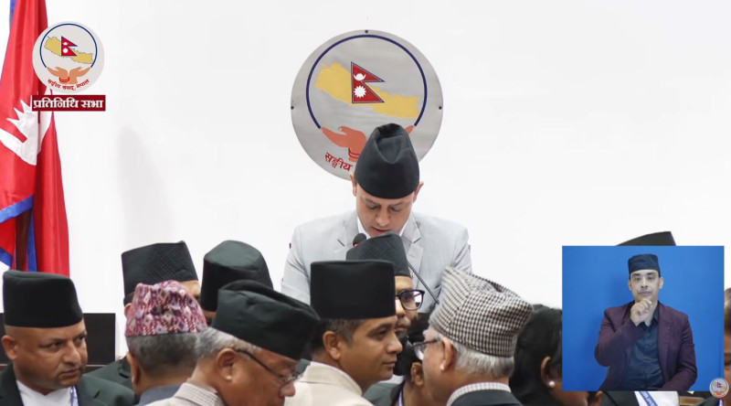 पेलेरै अघि बढे सभामुख, वेल घेराउ गर्दै विपक्षीको नाराबाजी
