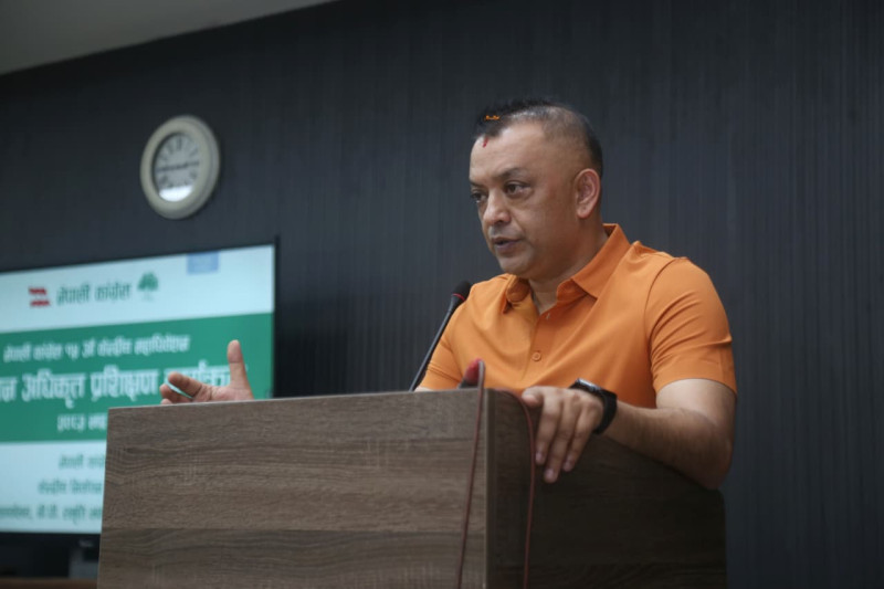 असन्तुष्ट नेताहरूसँग संवादमा छु : गगन थापा