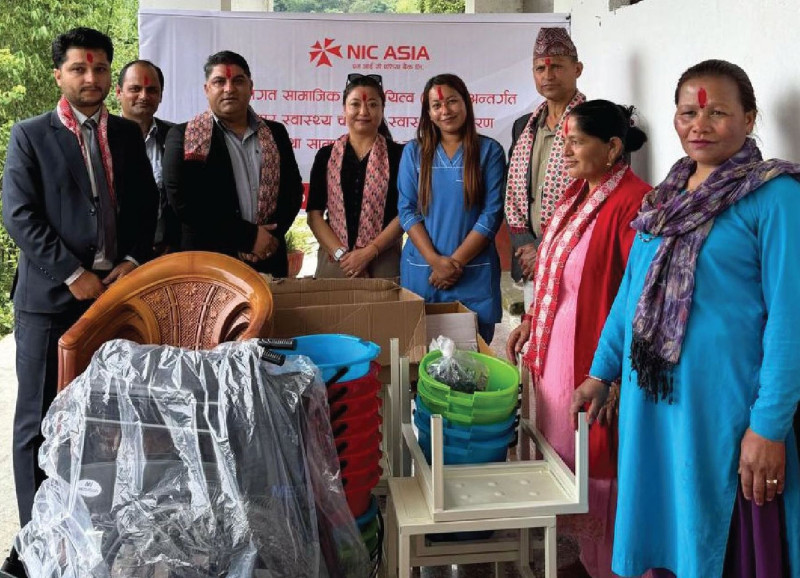 एनआईसी एशिया बैंकद्वारा पर्वतको देउपुर स्वास्थ्य चौकीलाई स्वास्थ्य उपकरणलगायत सामग्री हस्तान्तरण