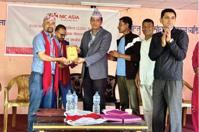 स्मार्ट बोर्ड सहयोगमार्फत सरस्वती माध्यमिक विद्यालयको डिजिटल शिक्षामा एनआईसी एशिया बैंकको साथ