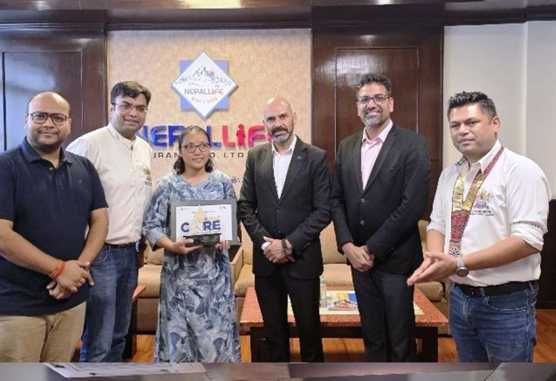 नेपाल लाइफ इन्स्योरेन्सद्वारा राउन्ड टेबल नेपालसँगको सहकार्यमा सगरमाथामा थुप्रिएका ५ हजार केजी फोहोर संकलन