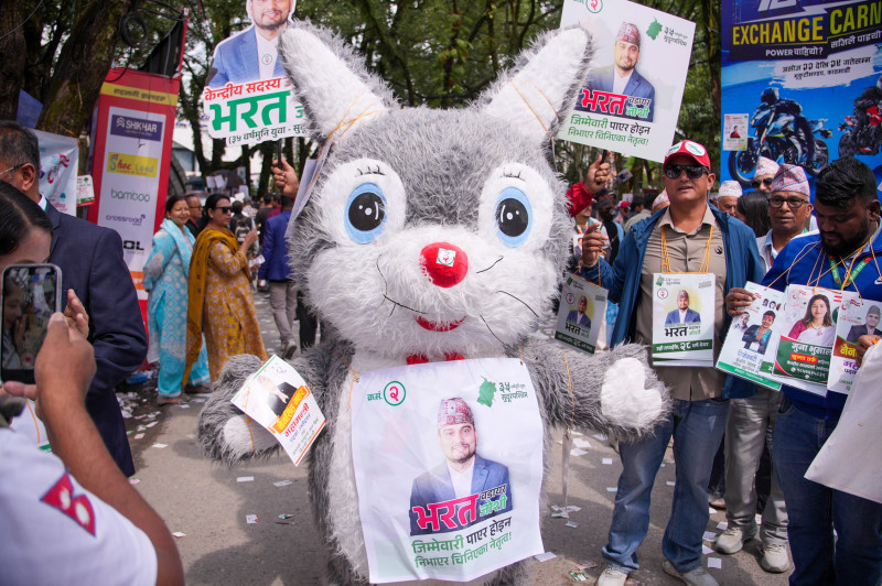 फेरि सर्‍यो कांग्रेसको मतदान समय, भोट माग्न व्यस्त छन् उम्मेदवार [तस्वीरहरू]