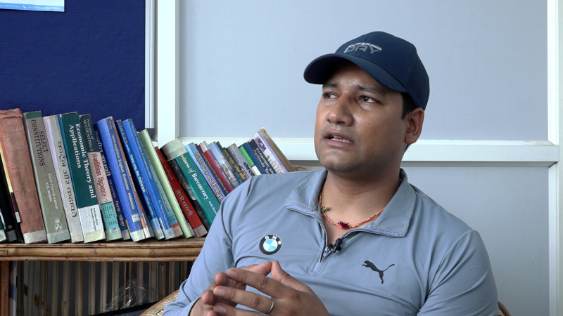 विदेशको लाखौँ कमाइ त्यागेर नेपाल फर्किए, अनि खोले स्वीमिङ पुल (भिडियो)