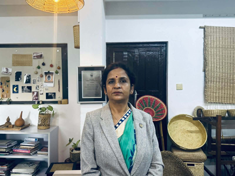 सिमरा सेज क्षेत्रमा बस्दै आएका ९३ घरपरिवारले बुझाए मन्त्री यादवलाई ज्ञापनपत्र