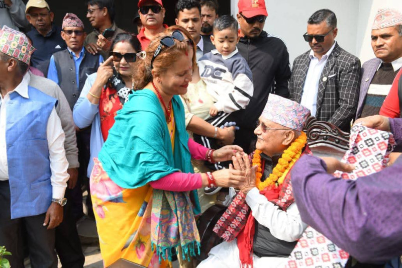 झापा–५ को दक्षिणतिर ओली र उत्तरतिर बालेन घरदैलो गर्दै