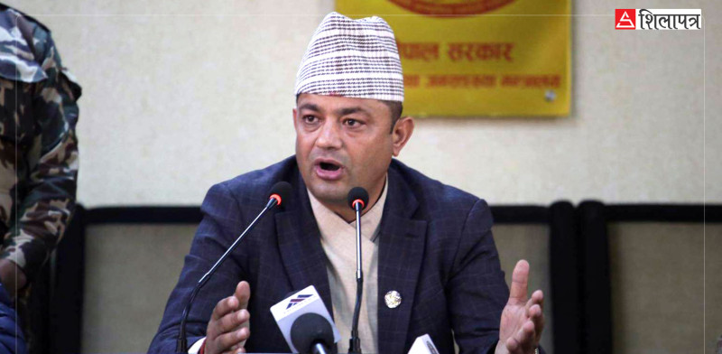 निवर्तमान स्वास्थ्यमन्त्री गिरीको गुनासो- काम सुरु गर्ने बेला मन्त्रीबाटै हट्‌नु पर्‍यो